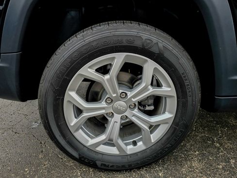 Used 2024 Jeep Compass Latitude image 24