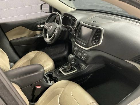 Used 2015 Jeep Cherokee Limited w/ Luxury Group AWD/4WD image 5