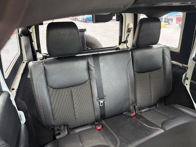 Used 2017 Jeep Wrangler Unlimited Sahara AWD/4WD image 16