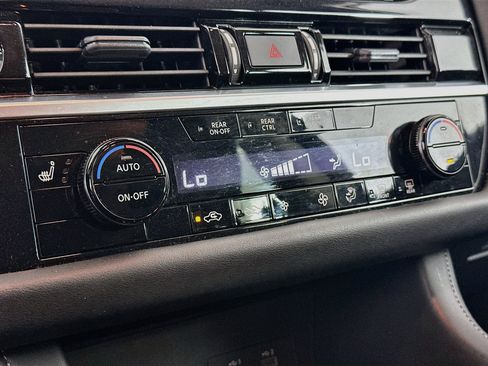 Used 2025 Nissan Pathfinder SV AWD/4WD image 23