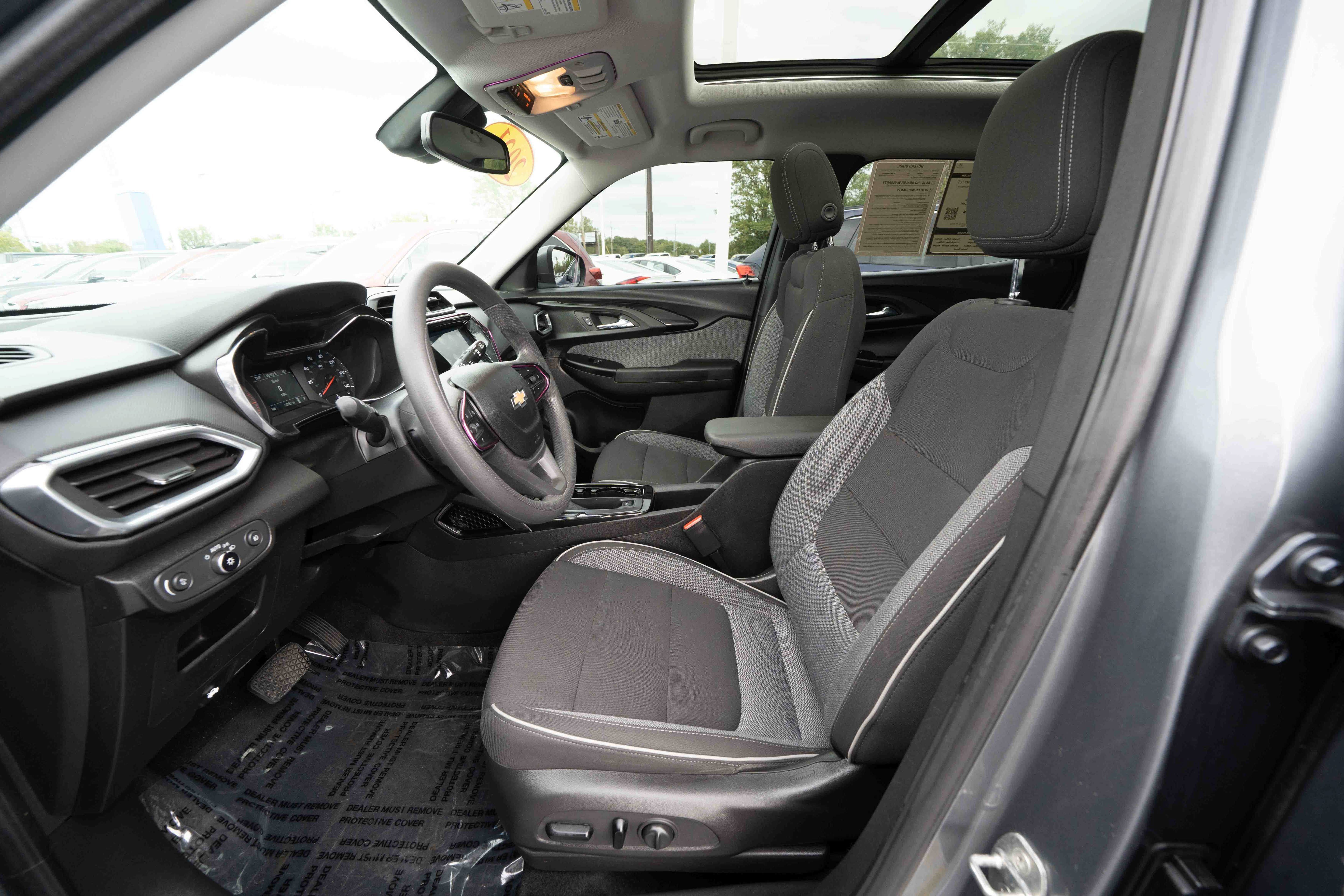 Used 2021 Chevrolet TrailBlazer LT w/ Sun and Liftgate Package FWD image 9