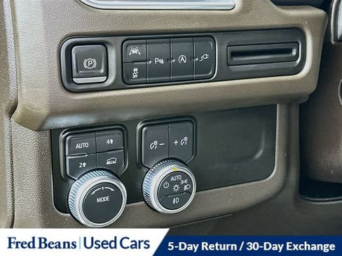 Used 2021 GMC Yukon SLT w/ SLT Premium Package AWD/4WD image 15