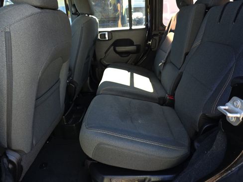 Used 2024 Jeep Wrangler Sport S image 11