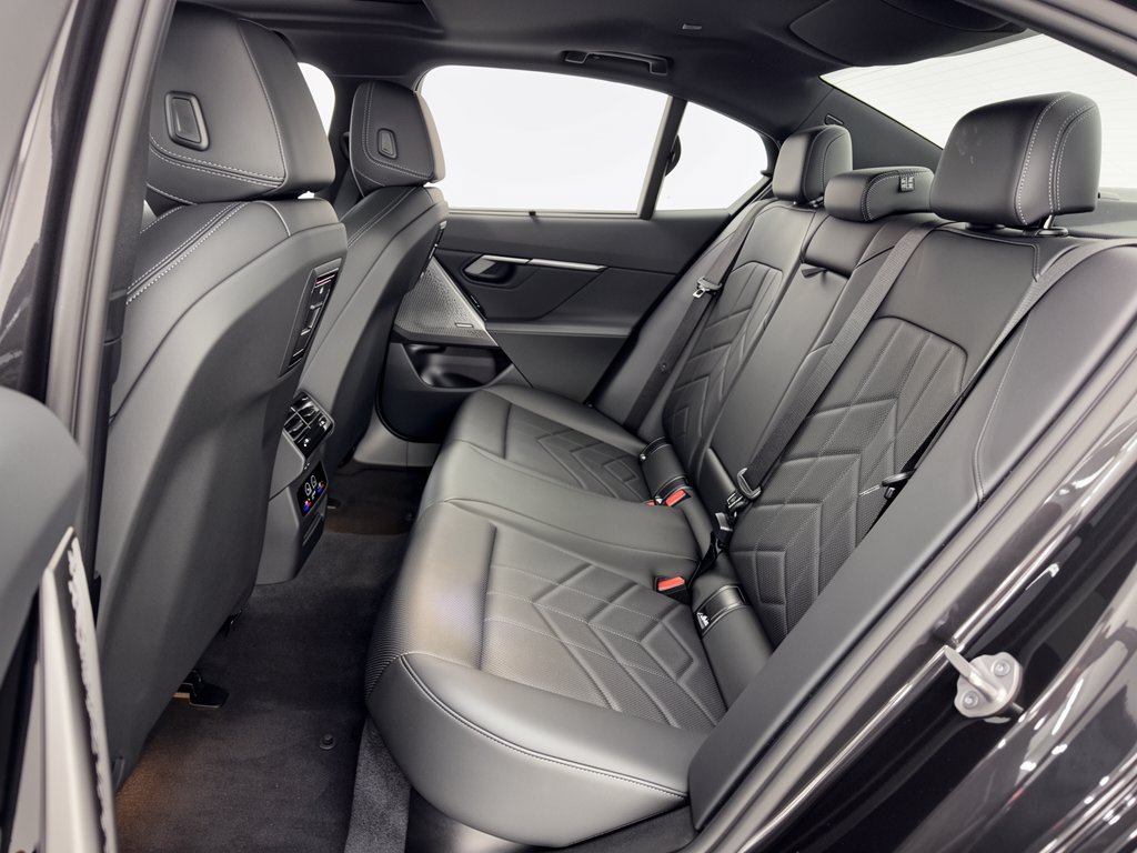 Certified 2026 BMW 530i RWD image 25