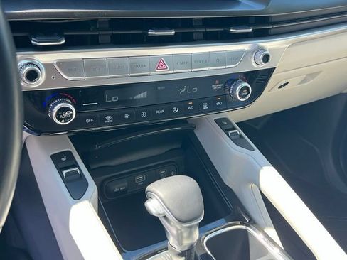 Certified 2024 Kia Telluride S w/ S Sunroof Package AWD/4WD image 20