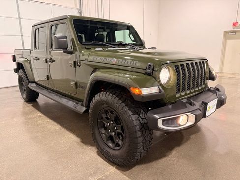 Used 2023 Jeep Gladiator Sport AWD/4WD image 3