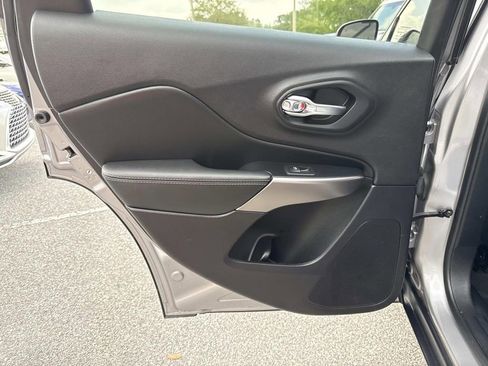 Used 2020 Jeep Cherokee Limited image 13