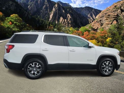 Used 2023 GMC Acadia SLT image 2