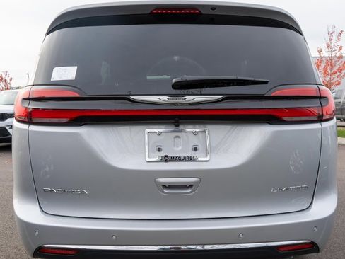 New 2026 Chrysler Pacifica Limited w/ Uconnect Theater Family Group image 6