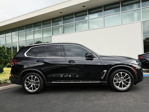 Used 2025 BMW X5 sDrive40i w/ Climate Comfort Package RWD image 5