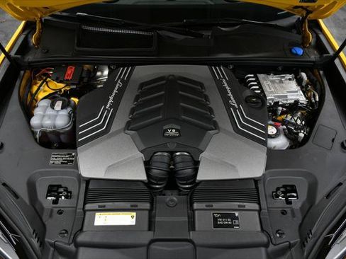 Used 2025 Lamborghini Urus SE AWD/4WD image 34