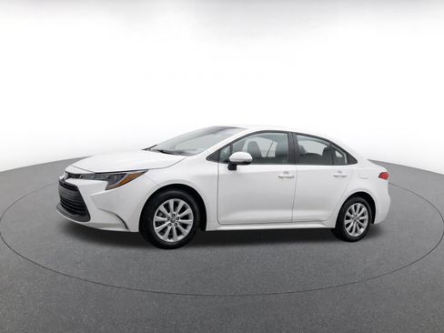 Used 2025 Toyota Corolla LE FWD image 3