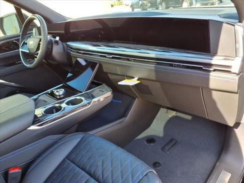 Used 2025 Cadillac Escalade IQ Sport 1 w/ LPO, ONYX Package AWD/4WD image 8