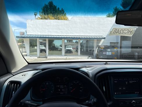 Used 2022 Chevrolet Colorado W/T w/ WT Convenience Package AWD/4WD image 13