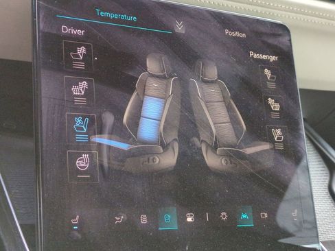 Certified 2025 Cadillac Escalade Sport w/ LPO, ONYX Package image 23