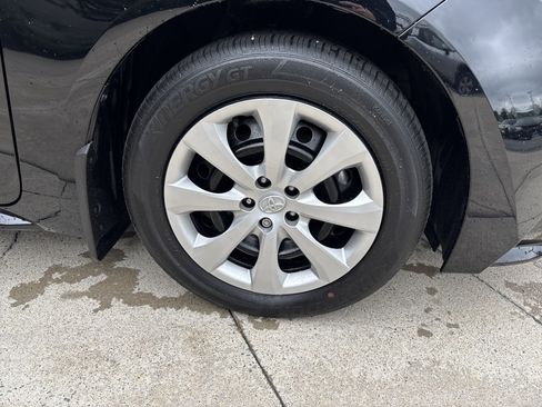 Used 2025 Toyota Corolla LE image 35