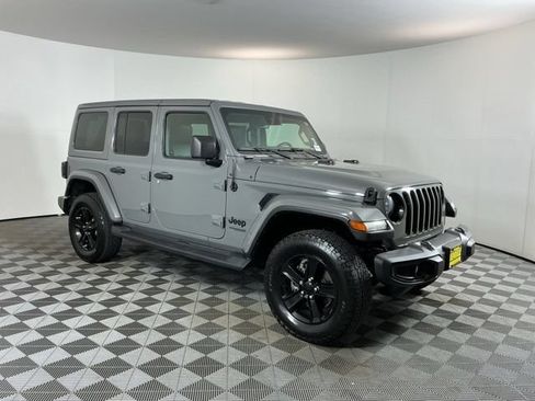 Used 2021 Jeep Wrangler Unlimited Sahara AWD/4WD image 3