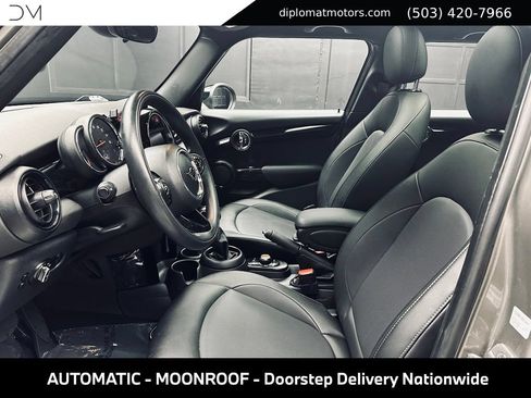 Used 2019 MINI Cooper 4-Door Hardtop w/ Signature Upholstery Package FWD image 18
