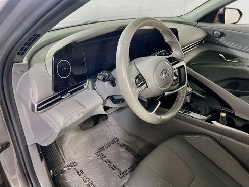 Used 2023 Hyundai Elantra SEL w/ Convenience Package FWD image 9