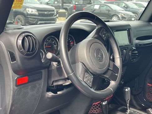 Used 2018 Jeep Wrangler Rubicon AWD/4WD image 15