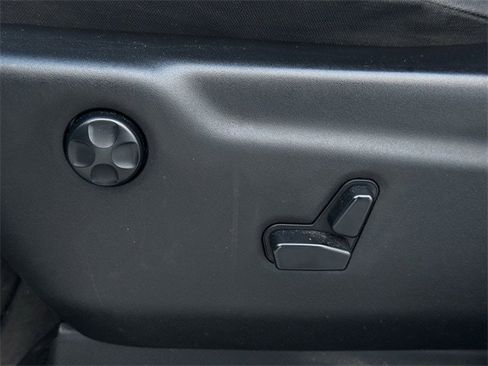 Used 2018 Jeep Grand Cherokee Laredo image 23