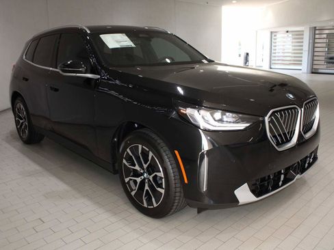 Used 2025 BMW X3 xDrive30i image 9