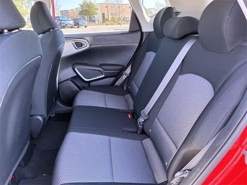 Used 2022 Kia Soul LX image 19