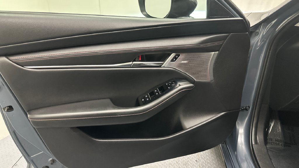Used 2023 MAZDA MAZDA3 s FWD image 17