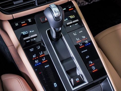 Certified 2025 Porsche Macan image 24