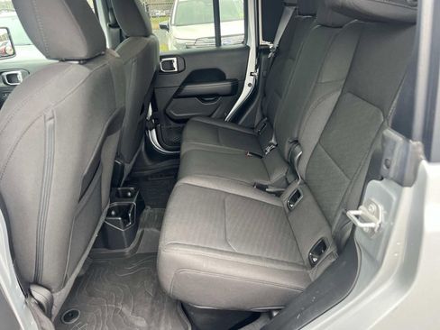 Used 2023 Jeep Gladiator Overland w/ Trailer Tow Package image 20