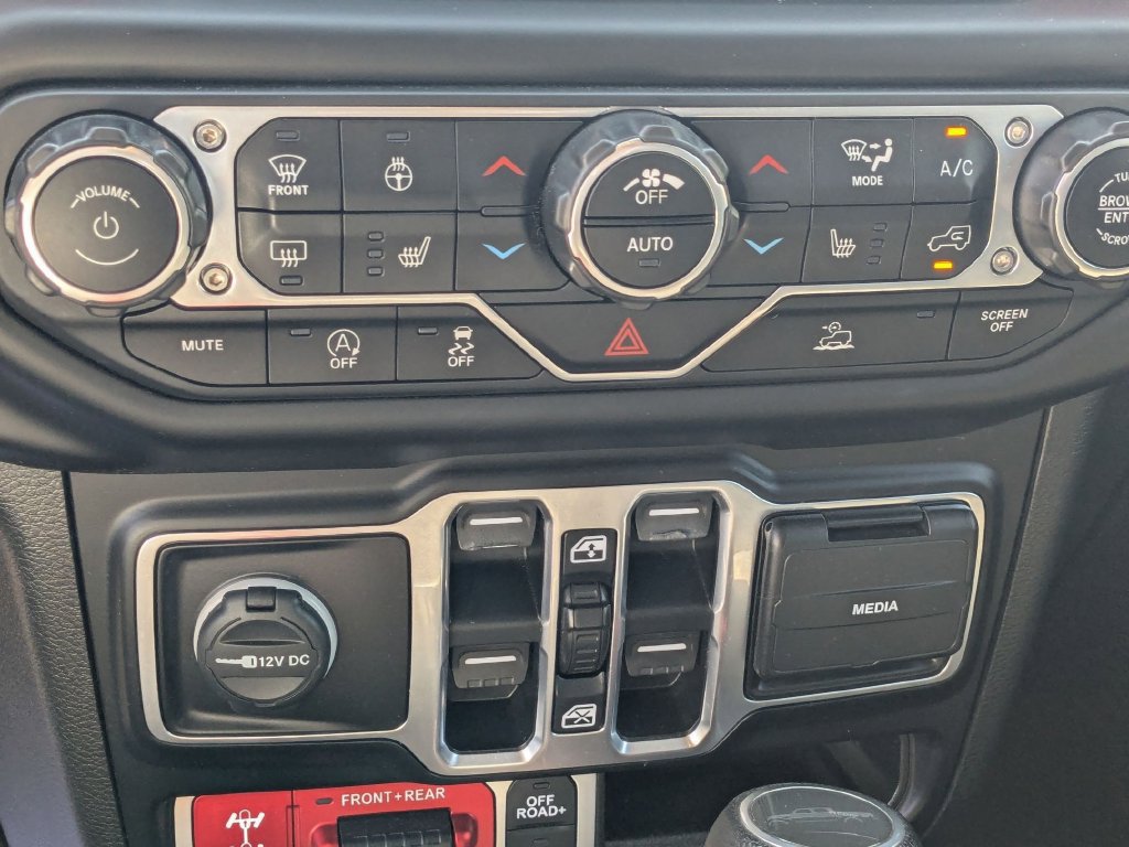 Used 2021 Jeep Gladiator Rubicon w/ Cold Weather Group AWD/4WD image 20