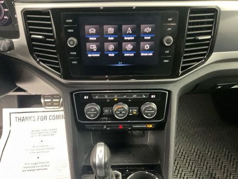 Used 2022 Volkswagen Atlas Cross Sport SEL R-Line image 15