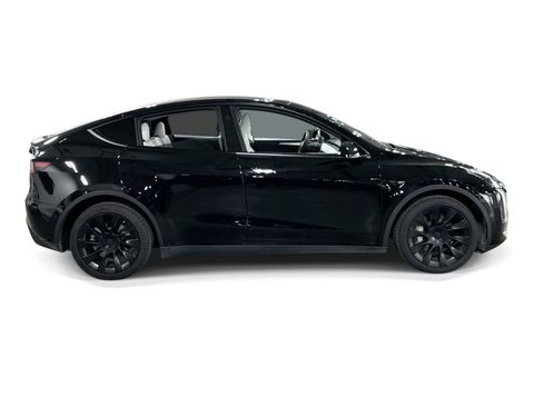 Certified 2023 Tesla Model Y Long Range AWD/4WD image 7