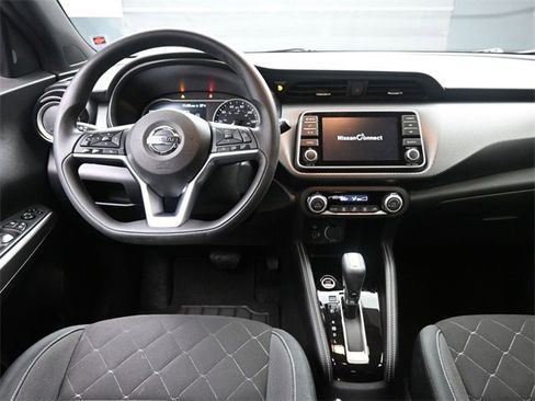 Used 2019 Nissan Kicks SV image 9