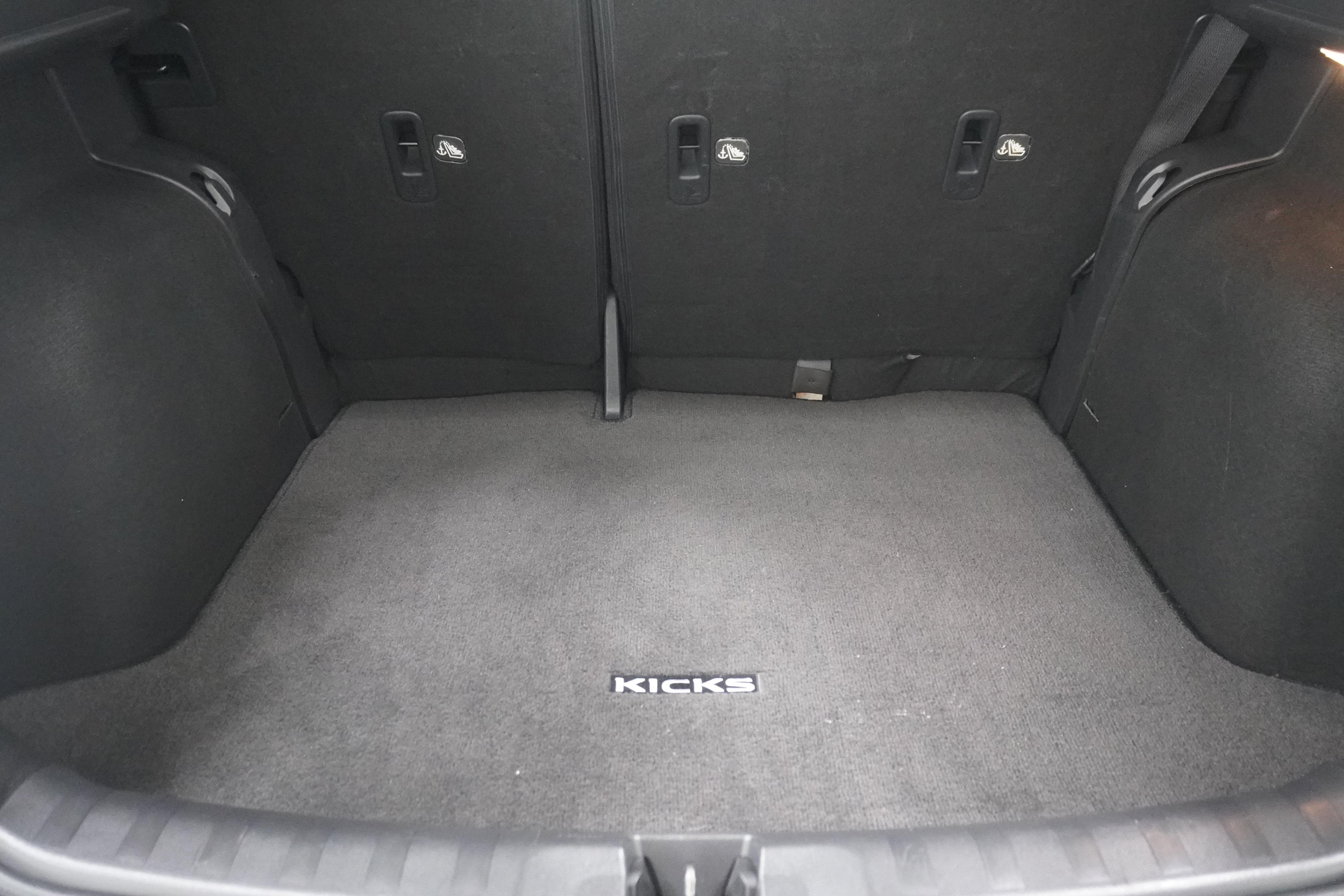 Used 2019 Nissan Kicks SR w/ SR Premium Package FWD image 22