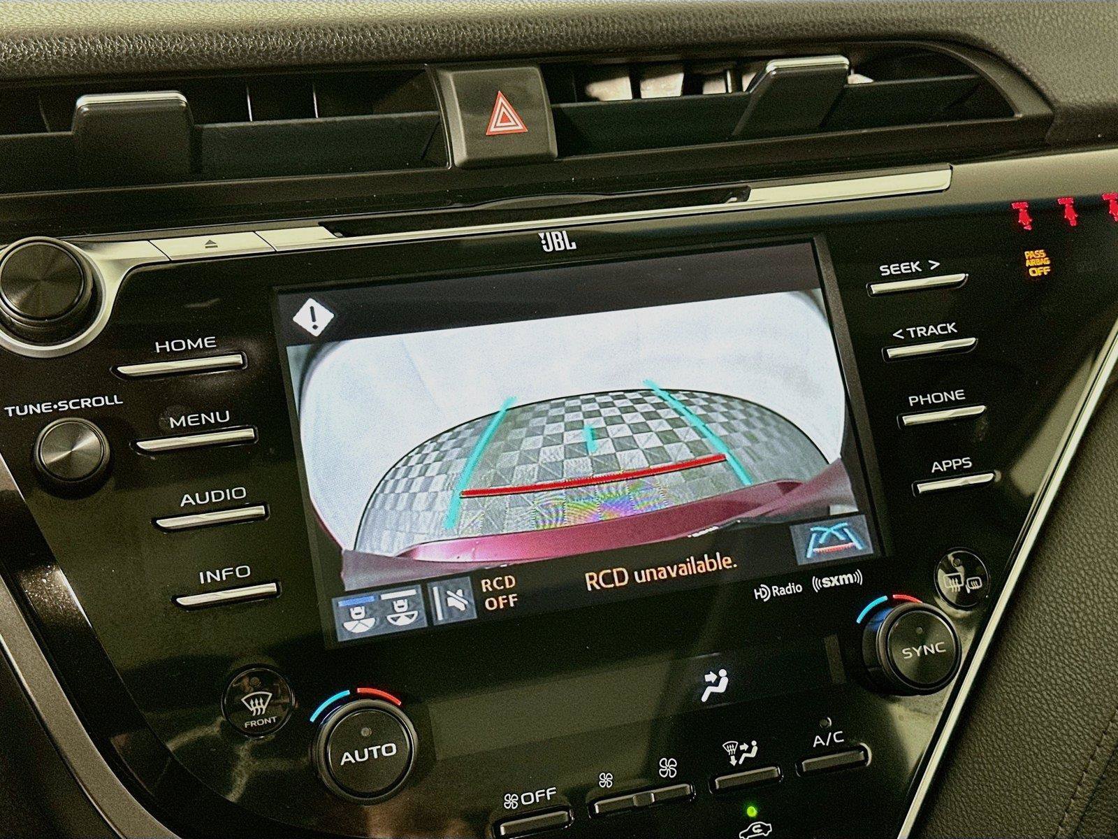 Used 2018 Toyota Camry XLE FWD image 16