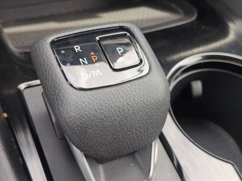 Used 2023 Nissan Rogue SV image 12