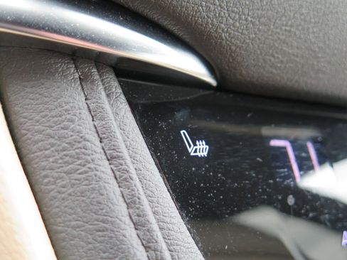 Used 2018 Cadillac XT5 Luxury w/ Driver Awareness Package image 18