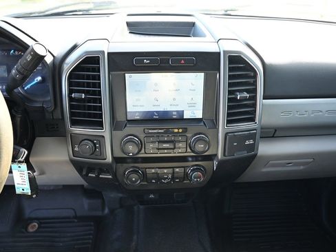 Used 2021 Ford F250 XLT w/ Camper Package image 25