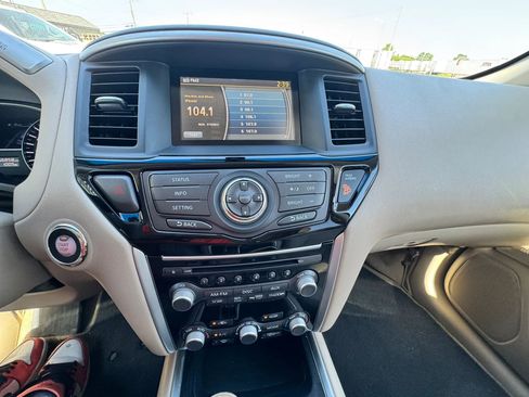 Used 2014 Nissan Pathfinder SV AWD/4WD image 25