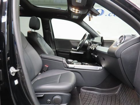 Used 2022 Mercedes-Benz GLB 250 4MATIC image 26