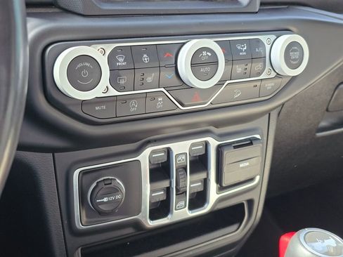 Used 2020 Jeep Wrangler Unlimited Sahara w/ Uconnect 4C Nav & Sound Group AWD/4WD image 23