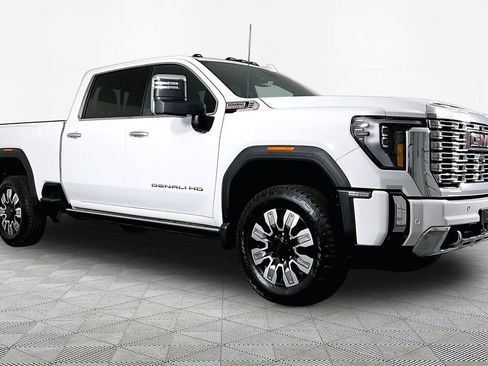 Certified 2025 GMC Sierra 2500 Denali w/ Denali Reserve Package AWD/4WD image 3