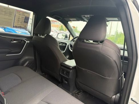 Used 2025 Toyota RAV4 SE AWD/4WD image 16