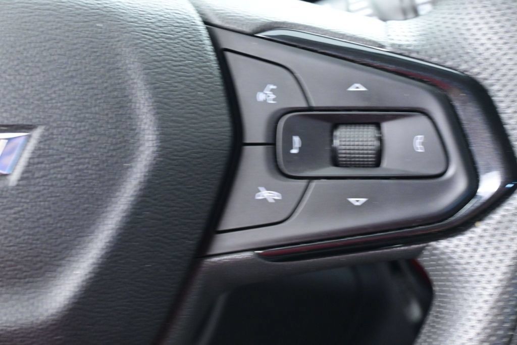 Used 2025 Chevrolet Trax LT FWD image 40
