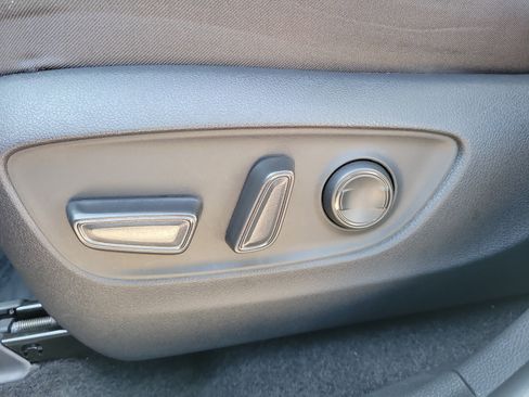 Used 2025 Toyota RAV4 XLE FWD image 17