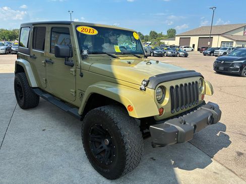 Used 2013 Jeep Wrangler Unlimited Sahara w/ Connectivity Group AWD/4WD image 3