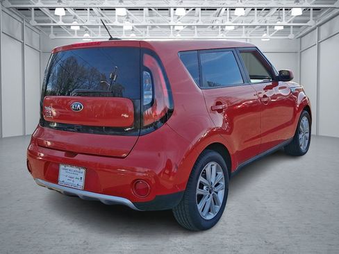 Used 2017 Kia Soul + FWD image 5