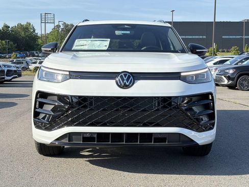 New 2026 Volkswagen Tiguan SE R-Line FWD image 8
