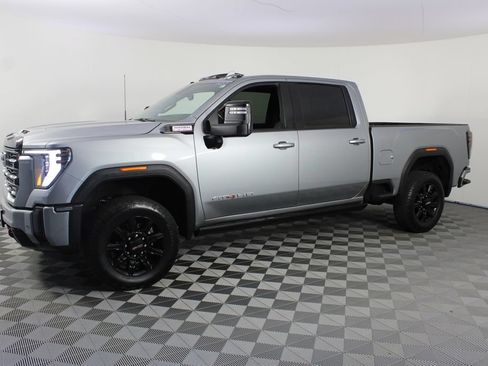 Used 2025 GMC Sierra 2500 AT4 w/ AT4 Premium Plus Package AWD/4WD image 2